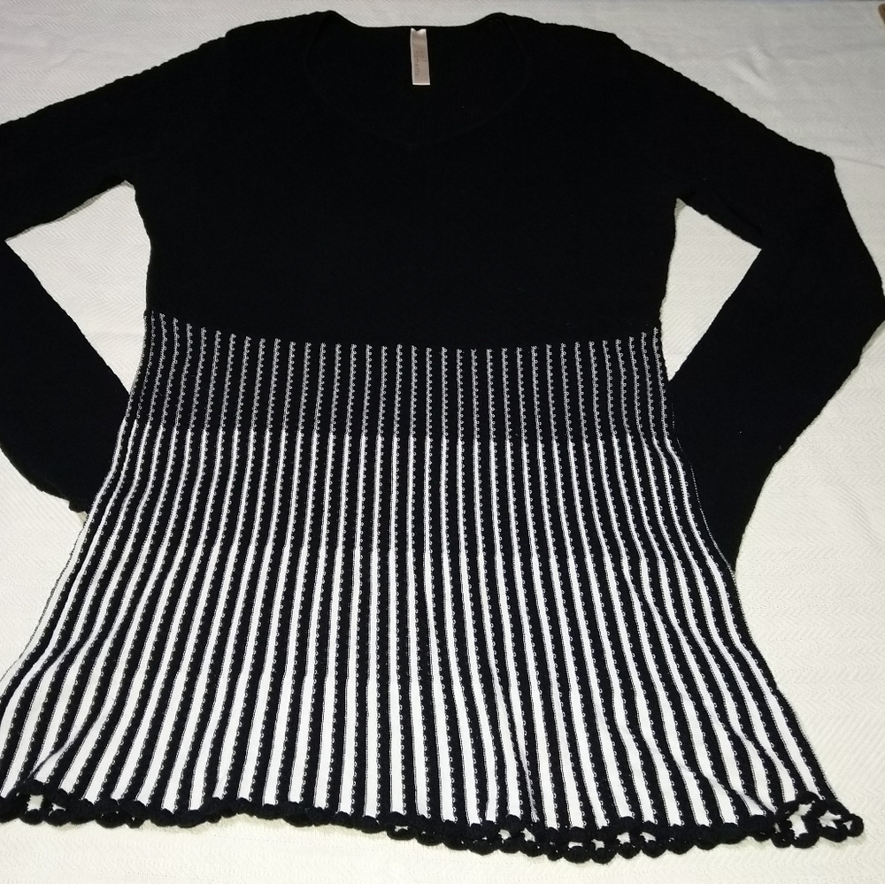 Oui Moments German Cotton Black and White Knit Textured Top